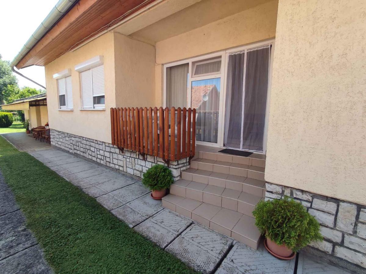 Apartment In Balatonszemes 45329 Екстериор снимка