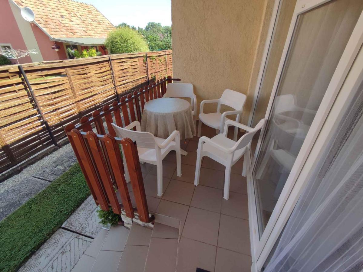 Apartment In Balatonszemes 45329 Екстериор снимка